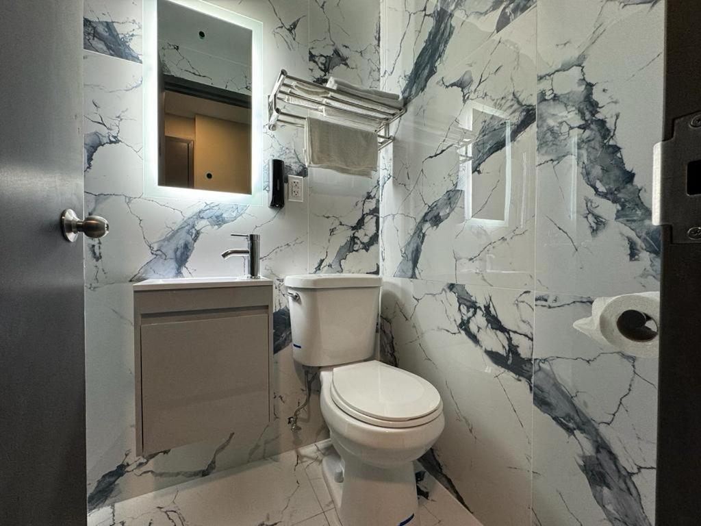 Moon Hotel Brooklyn ニューヨーク エクステリア 写真